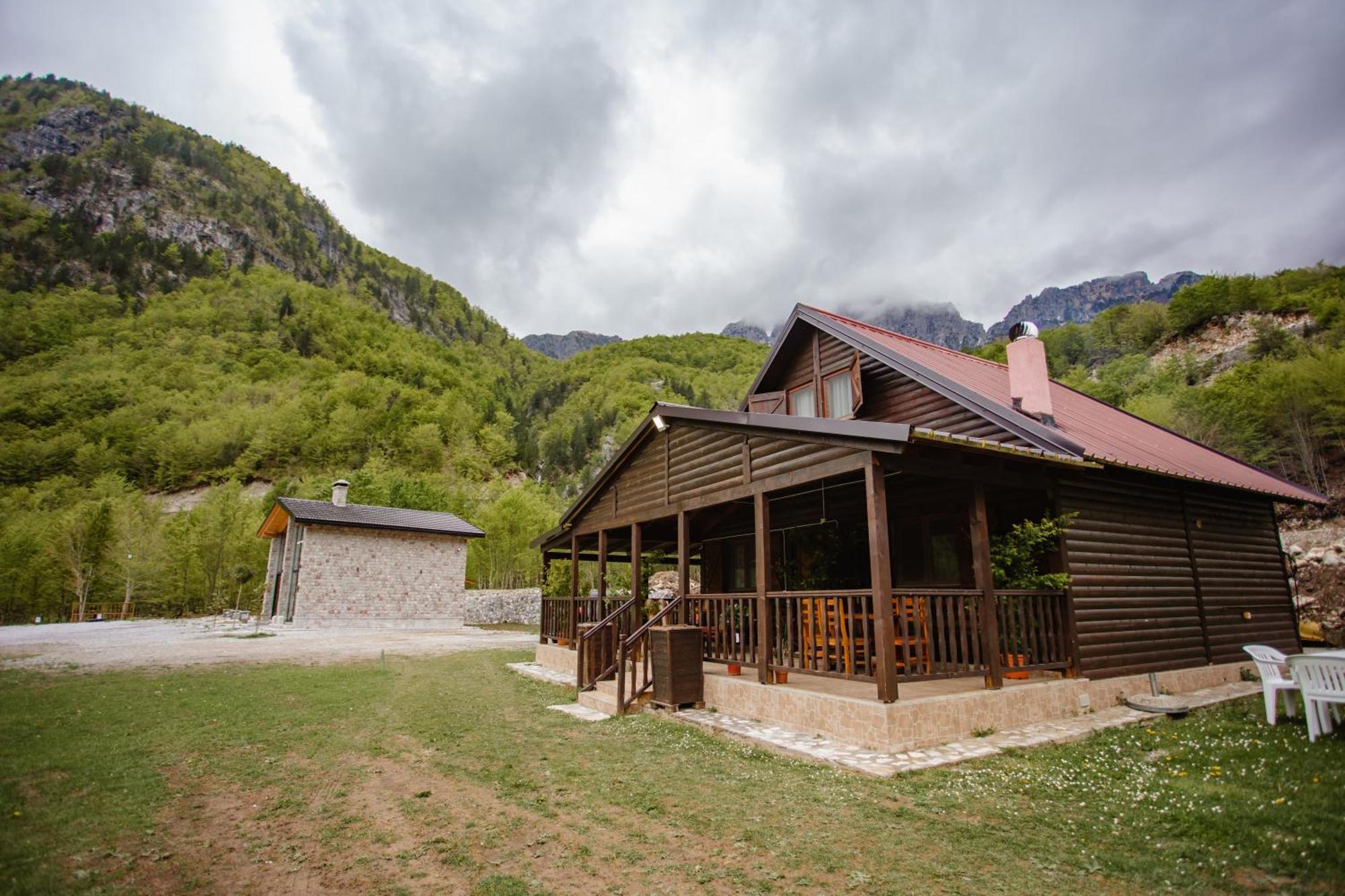 Shpija Ujevara E Vogel Theth Exteriér fotografie